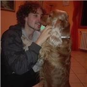 Inglese francese e tedesco avendo frequentato il liceo linguistico. Consocenze a livello anatomico e nutrizionale in quanto pt